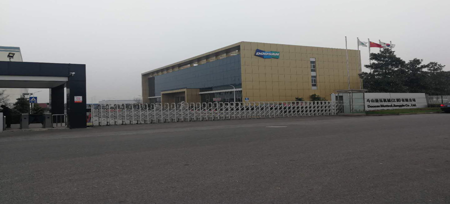 工廠、商務(wù)大樓、工業(yè)園區(qū)、私人企業(yè)、電影院、銀行、政府機關(guān)、學(xué)校、酒店娛樂場所等清潔外包服務(wù)