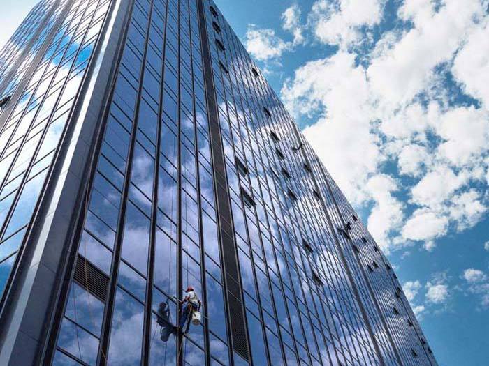 工廠、商務大樓、工業園區、私人企業、電影院、銀行、政府機關、學校、酒店娛樂場所等外墻清洗